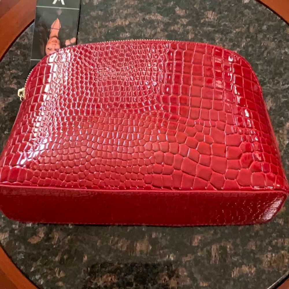 Vanessa Williams Red Croc-Embossed Cosmetic case - Picture 4 of 6